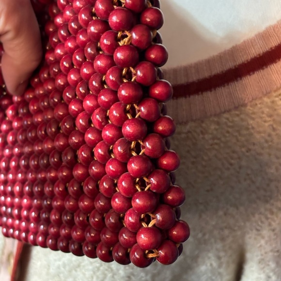 VINTAGE 60s/70s era ruby red wooden bead clutch purse/shoulder bag - Picture 14 of 16
